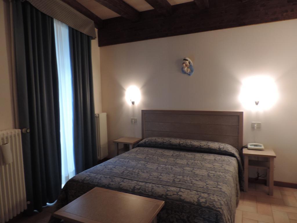 スポレート Casa Religiosa Di Ospitalita San Ponziano Bed & Breakfast 部屋 写真