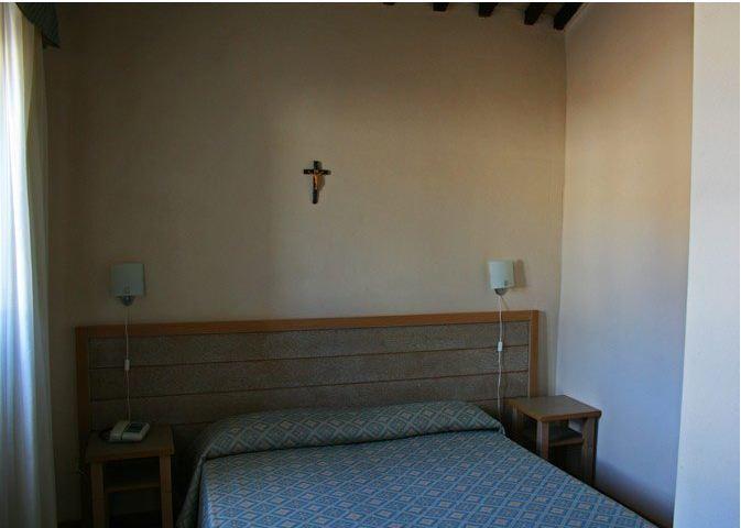 スポレート Casa Religiosa Di Ospitalita San Ponziano Bed & Breakfast エクステリア 写真